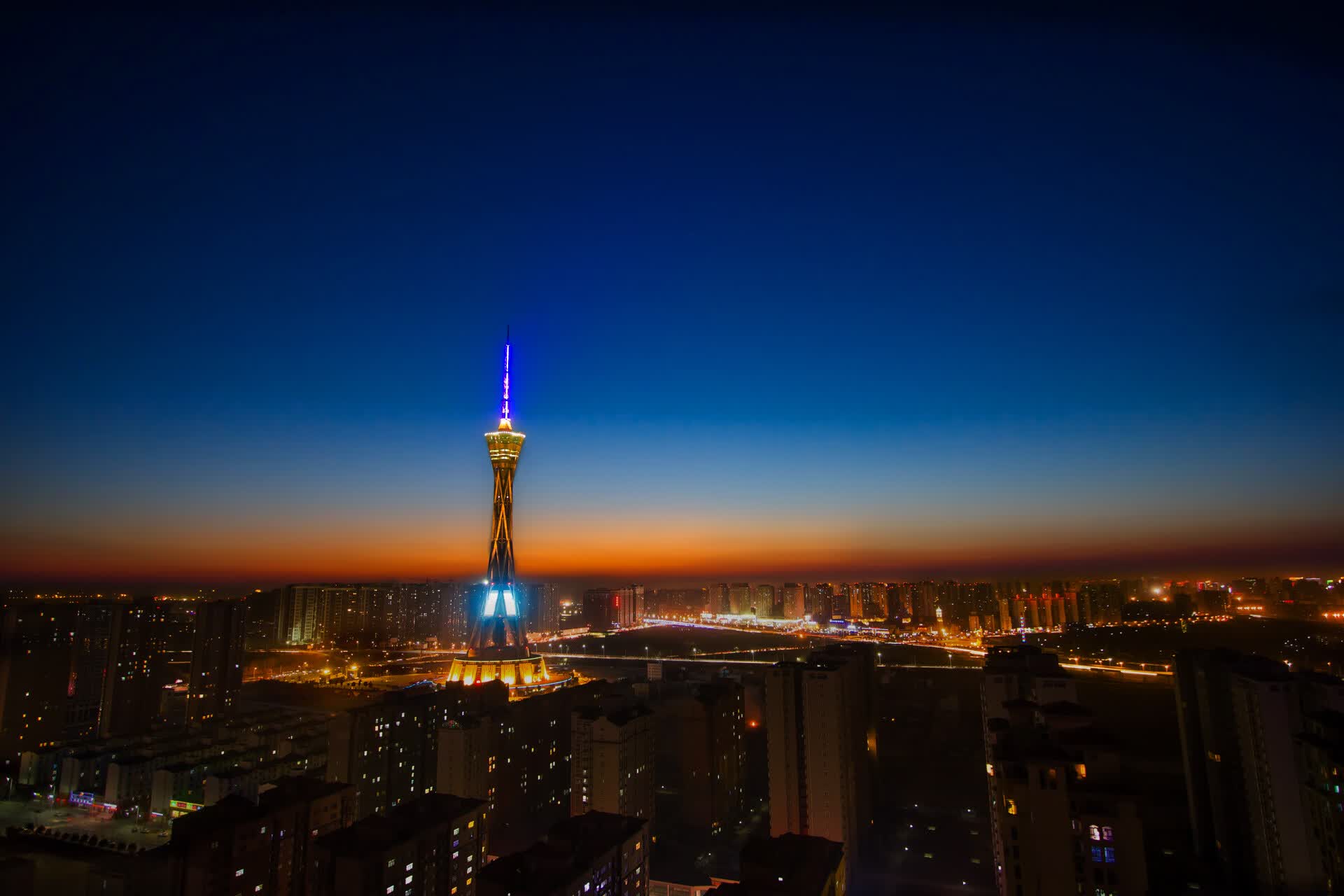 F1 迈阿密站周五自由练习赛开启,维斯塔潘暂时领先法拉利双雄。